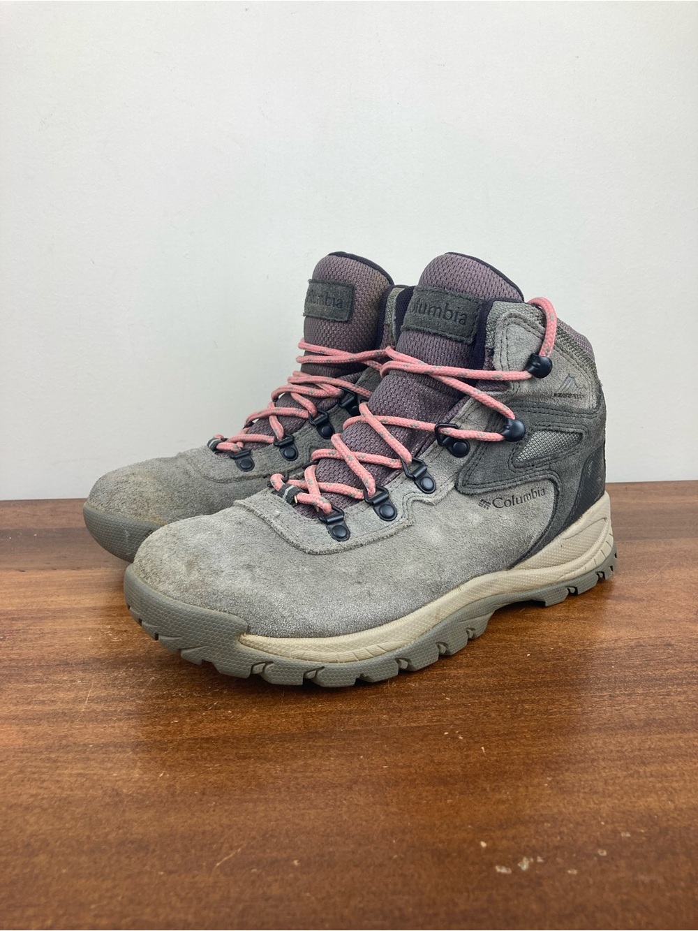 Columbia Newton Ridge Plus WP Amped Hiking Boots Gray BL4552-008 Women’s 8.5.